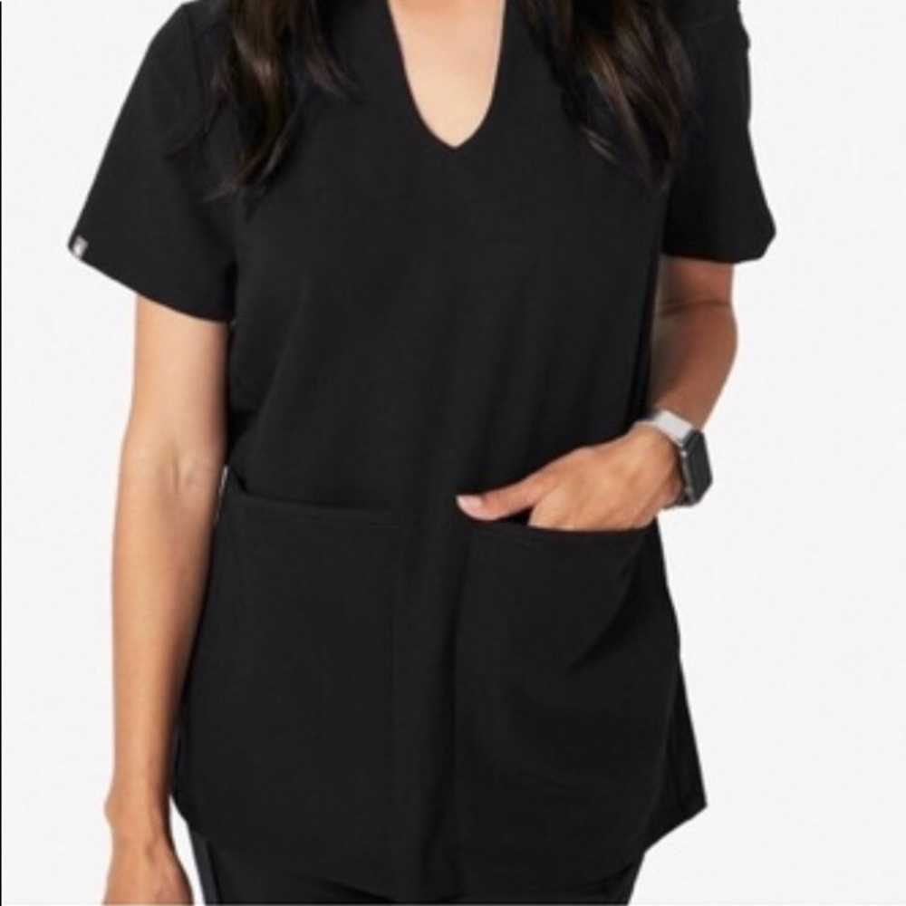 Figs Banepa scrub top